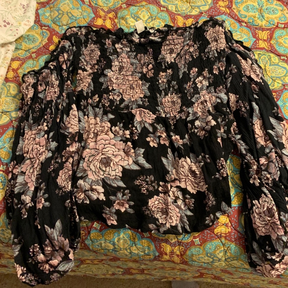 American Eagle cold shoulder top